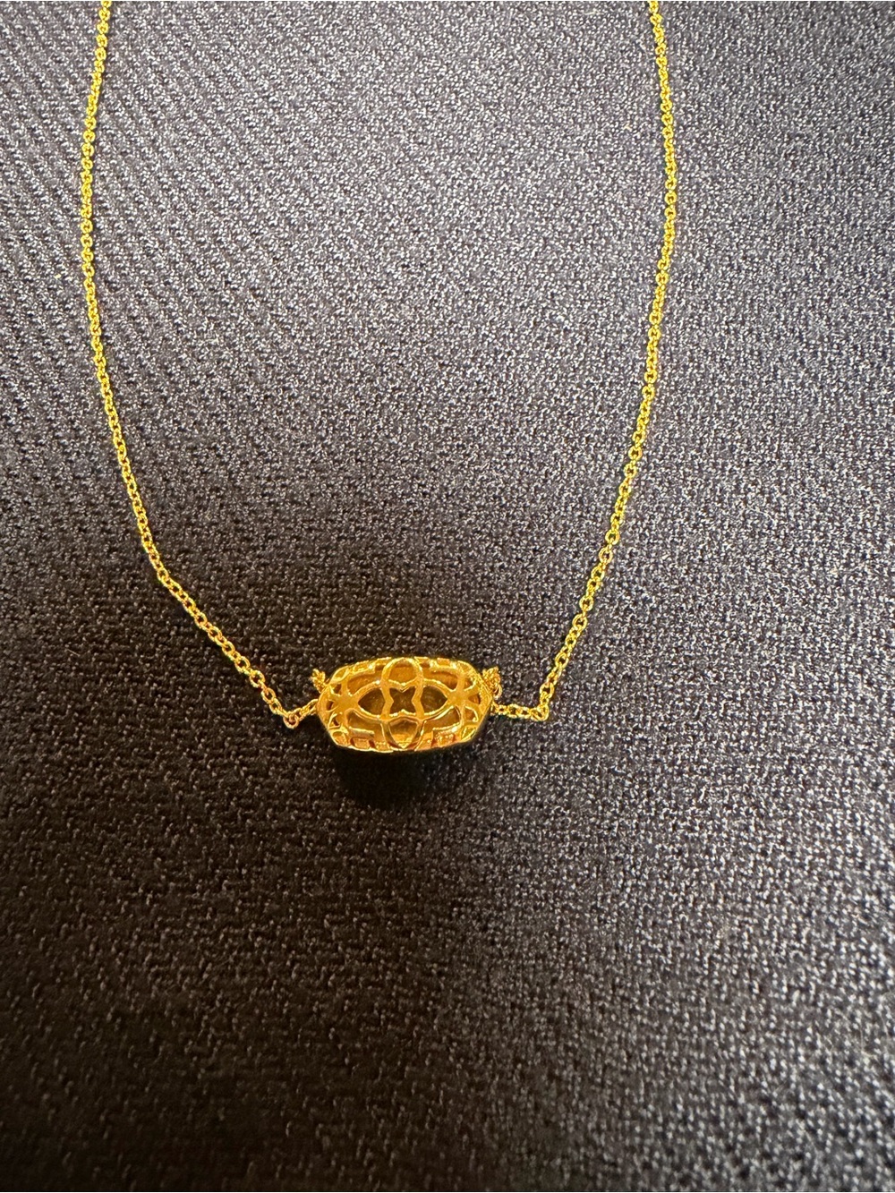 Kendra Scott Gold Oval Medallion Pendant Necklace - Picture 3 of 4